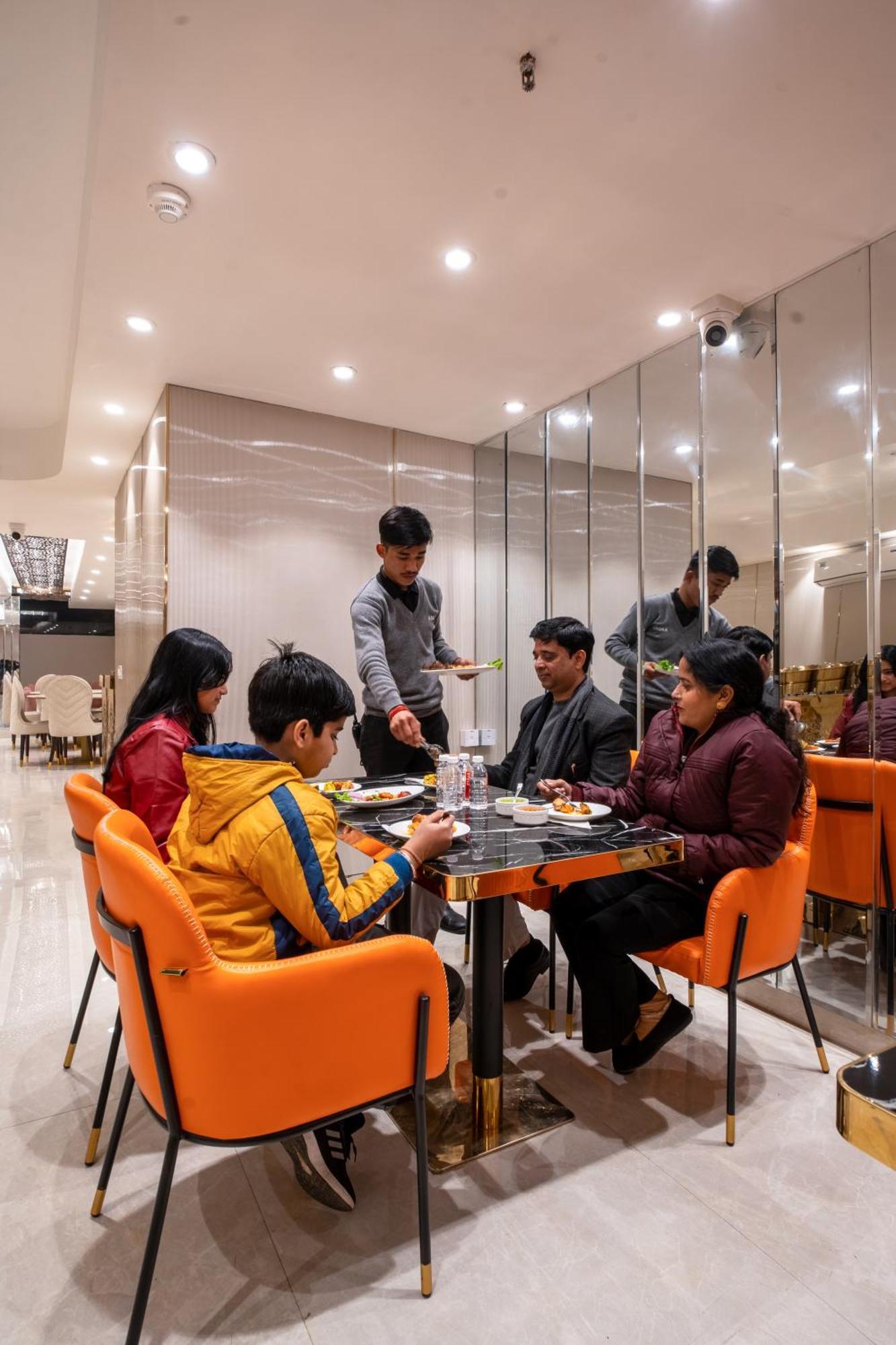 Hotel Ginger Palace Delhi Airport نيودلهي المظهر الخارجي الصورة